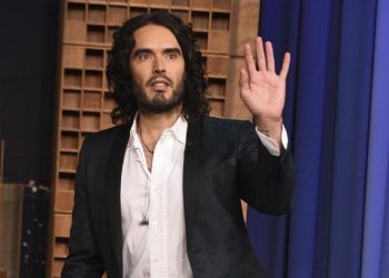 Dua Dakwaan Baru Untuk Russell Brand, Pelecehan dan Pemerkosaan