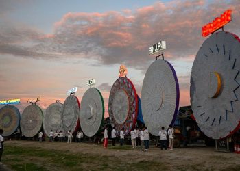 Lentera Cantik Hiasi Langit Filipina Menyambut Natal