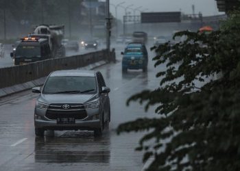 Perhatikan 4 Hal Penting Sebelum Liburan Mengemudi di Musim Hujan