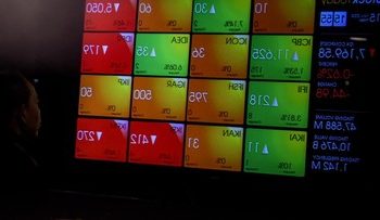 IHSG Tutup Melemah di 8.677, Sektor Teknologi Turun 2,57 Persen