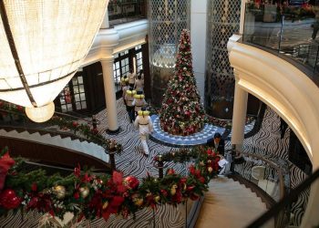 Kapal Pesiar Mewah Seven Seas Explorer di Pelabuhan Tanjung Priok