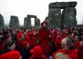 Stonehenge Sambut Sunrise pada Titik Balik Musim Dingin