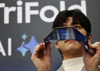 Harga Ganti Layar Ponsel Lipat 3 Setara Beli Galaxy S25