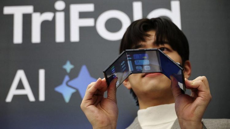 Harga Ganti Layar Ponsel Lipat 3 Setara Beli Galaxy S25