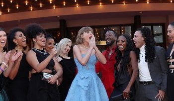 Kru Hampir Pingsan Menerima Bonus Tour dari Taylor Swift