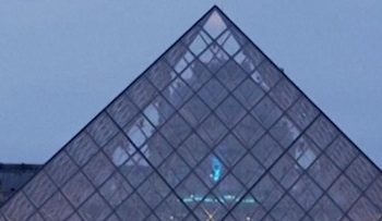Galeri Baru Hasil Renovasi Museum Louvre Resmi Dibuka
