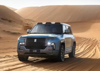 Ujian Ekstrem SUV Ditimpa Pohon Palem Raksasa, Apa Hasilnya?