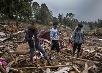 Pencarian Korban Longsor Cisarua Dilanjutkan pada Minggu Pagi