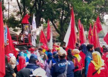 Buruh Tolak UMSK 2026 dan Tuduh Pemprov Jabar Pangkas Hak Upah