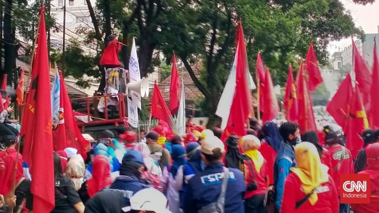 Buruh Tolak UMSK 2026 dan Tuduh Pemprov Jabar Pangkas Hak Upah