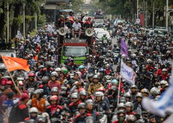 Demo Buruh Menolak Penetapan UMP Jakarta dan Jawa Barat