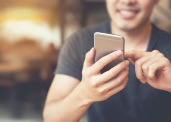 15 Cara Mengurangi Waktu Layar di HP untuk Mencegah Stres