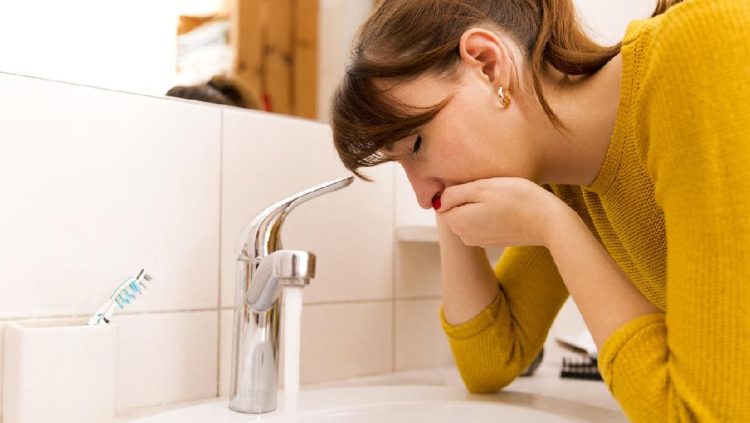 Efek Terlalu Banyak Minum Air Putih dan 9 Ciri-cirinya yang Perlu Diketahui