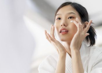 Perempuan Gunakan Sperma Suami sebagai Skincare, Apa Risikonya?