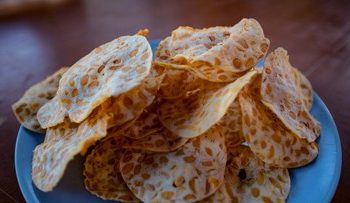 10 Oleh-oleh Khas Bandung Tahan Lama untuk Perjalanan Jauh