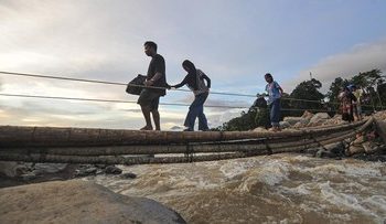 Jembatan Darurat Probolinggo Kembali Putus Akibat Banjir