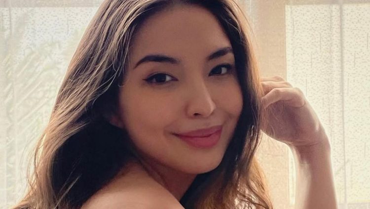 Cerita Manohara Dipaksa Ibunya ke Dukun dan Ikut Ritual yang Viral