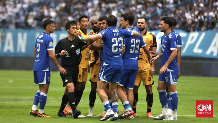 Herdman Terpesona dengan Keajaiban El Clasico Indonesia antara Persib dan Persija
