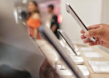 Merek HP Terlaris 2025 Ternyata Bukan dari China