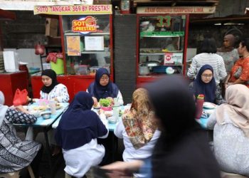 7 Risiko Makan Terlalu Cepat, Termasuk Menambah Berat Badan