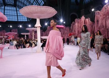 Terbang Rendah Namun Pasti dalam Debut Matthieu Blazy