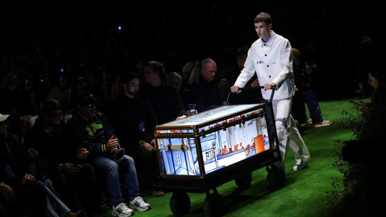 Gaya Kasual di Paris Fashion Week dari Louis Vuitton