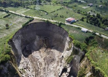 Perkebunan Warga Aceh Terjadi Amblas dan Pesawat ATR Jatuh di Maros