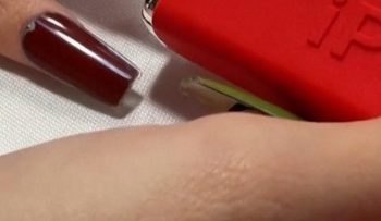 Alat Ganti Warna Kuku Melalui HP