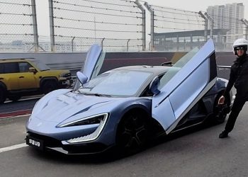 Jajal Kecanggihan Mobil-mobil Listrik di Zhengzhou China