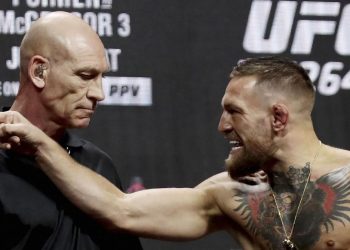 Ngotot Tarung di Depan Trump, McGregor Tak Peduli Siapa Lawannya