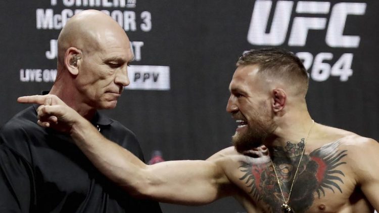 Ngotot Tarung di Depan Trump, McGregor Tak Peduli Siapa Lawannya