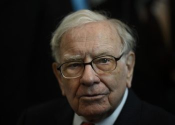 Warren Buffett Pensiun Setelah 6 Dekade Memimpin Perusahaan Investasi Besar