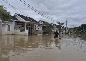 Banjir 10 Hari di Mekar Baru Tangerang, Ratusan Keluarga Terisolasi