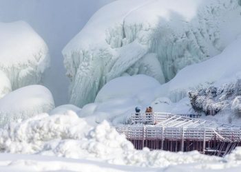 Keindahan Menakjubkan Air Terjun Niagara yang Membeku