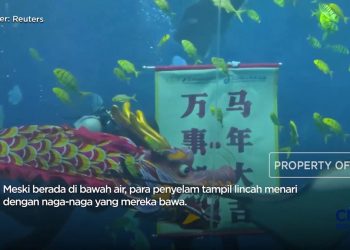 Atraksi Barongsai Bawah Laut Rayakan Kemeriaan Tahun Baru Imlek