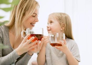 Kebiasaan Minum Teh Setelah Makan, Apakah Aman atau Menimbulkan Masalah?