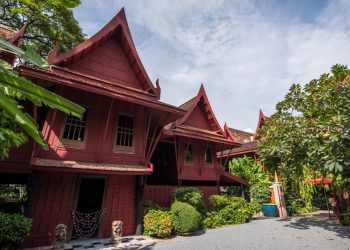 Seni dan Teka-teki Sutra di Rumah Jim Thompson Bangkok