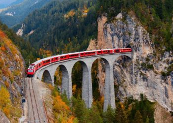 Perjalanan Kereta Terlambat di Dunia dengan Panorama yang Menakjubkan