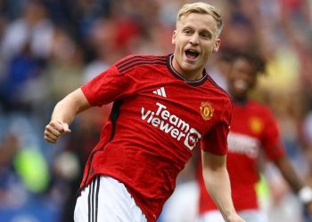 Eks Pemain Manchester United Dekati Putri Legenda Arsenal Dennis Bergkamp